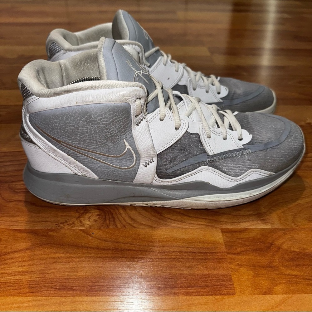 Nike Mens Kyrie Infinity Wolf Grey Basketball Shoes Sneakers Sz 11.5 DO9616-001